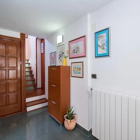 Vrandecic - One Bedroom With Gallery And Garden Terrace بوستيرا