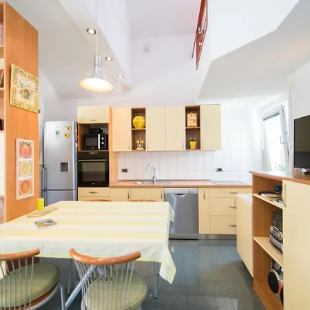 شقة Vrandecic - One Bedroom With Gallery And Garden Terrace بوستيرا